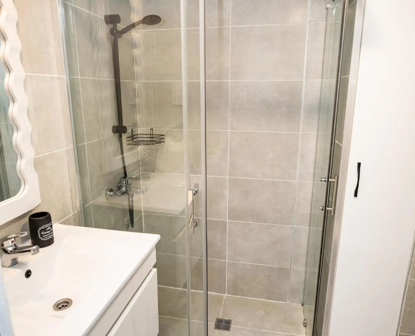 לרנקה Lazuli Sea View Beachfront Ap 21 דירה