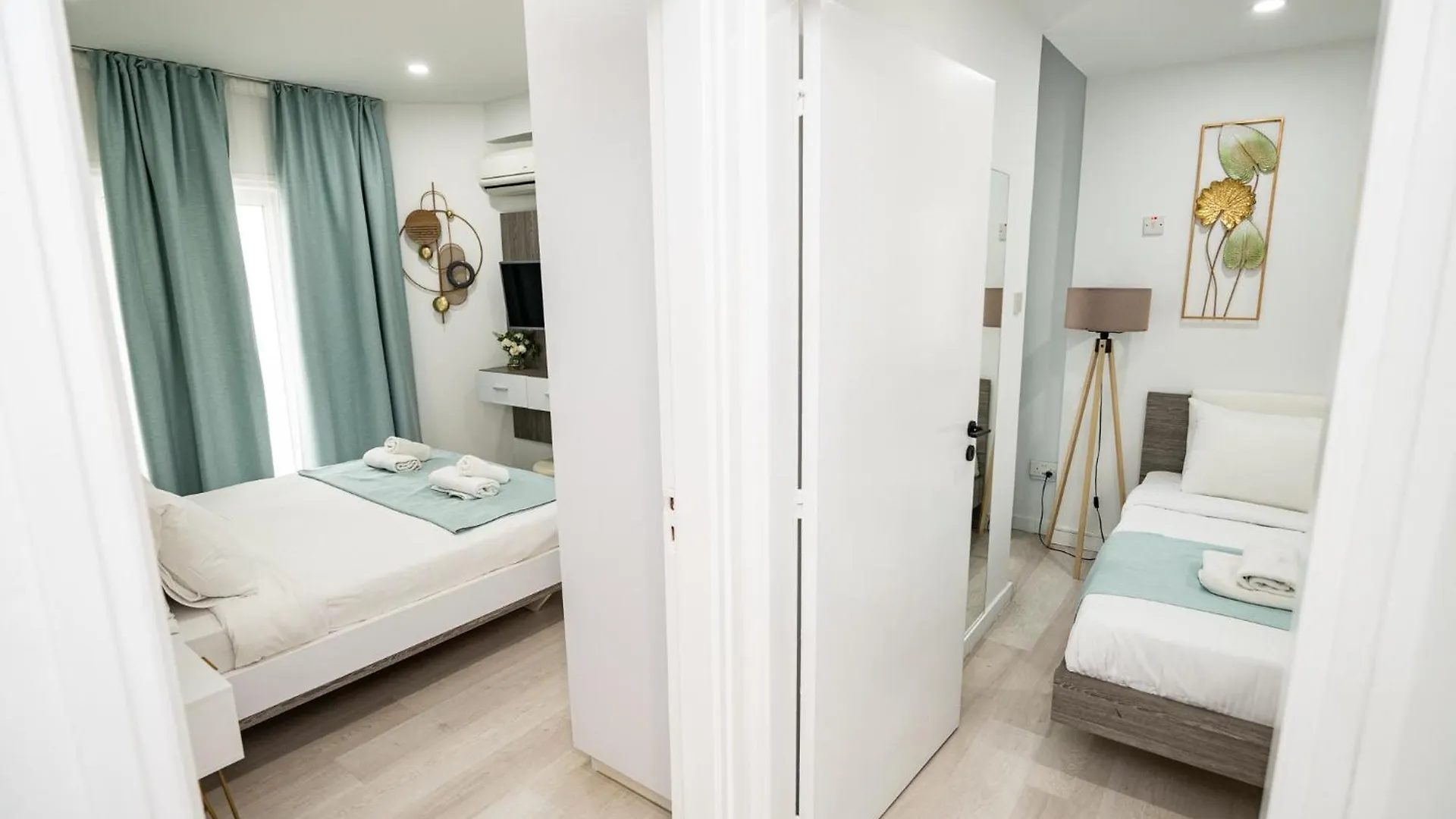 לרנקה Lazuli Sea View Beachfront Ap 21 דירה