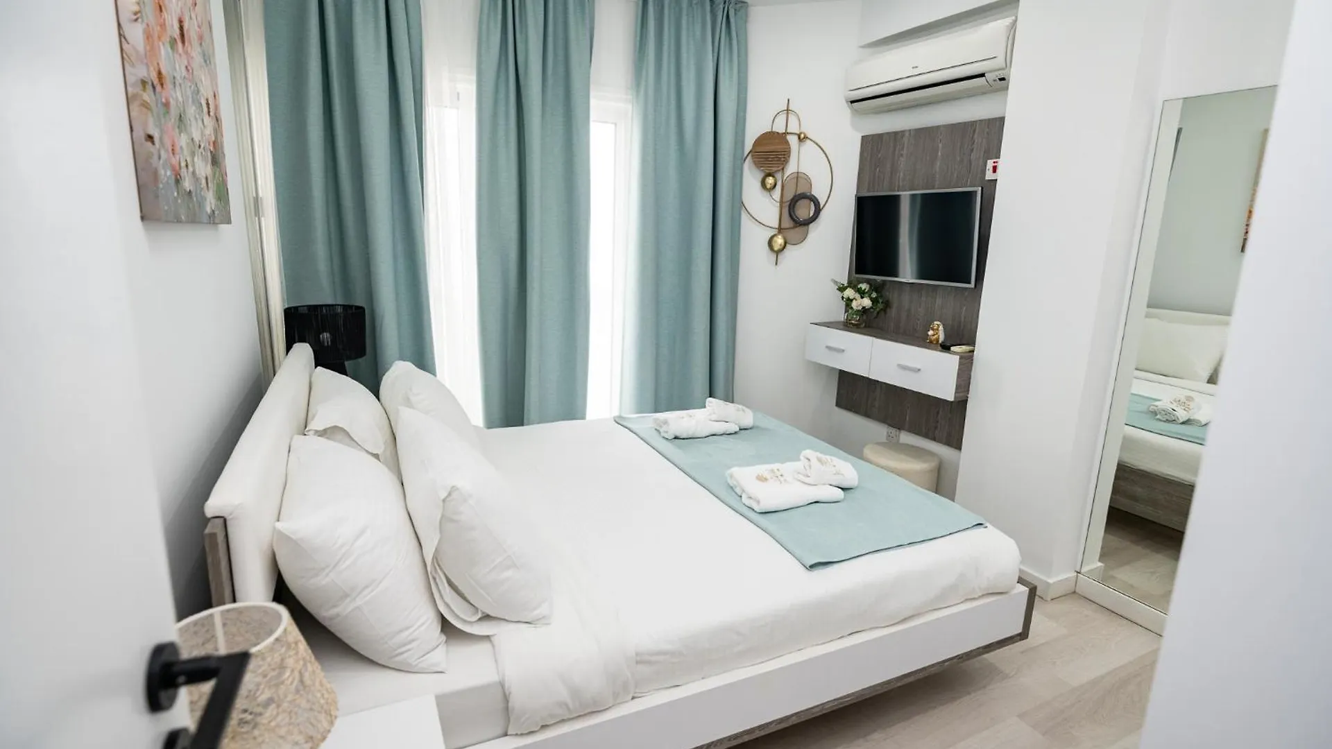 לרנקה Lazuli Sea View Beachfront Ap 21 דירה
