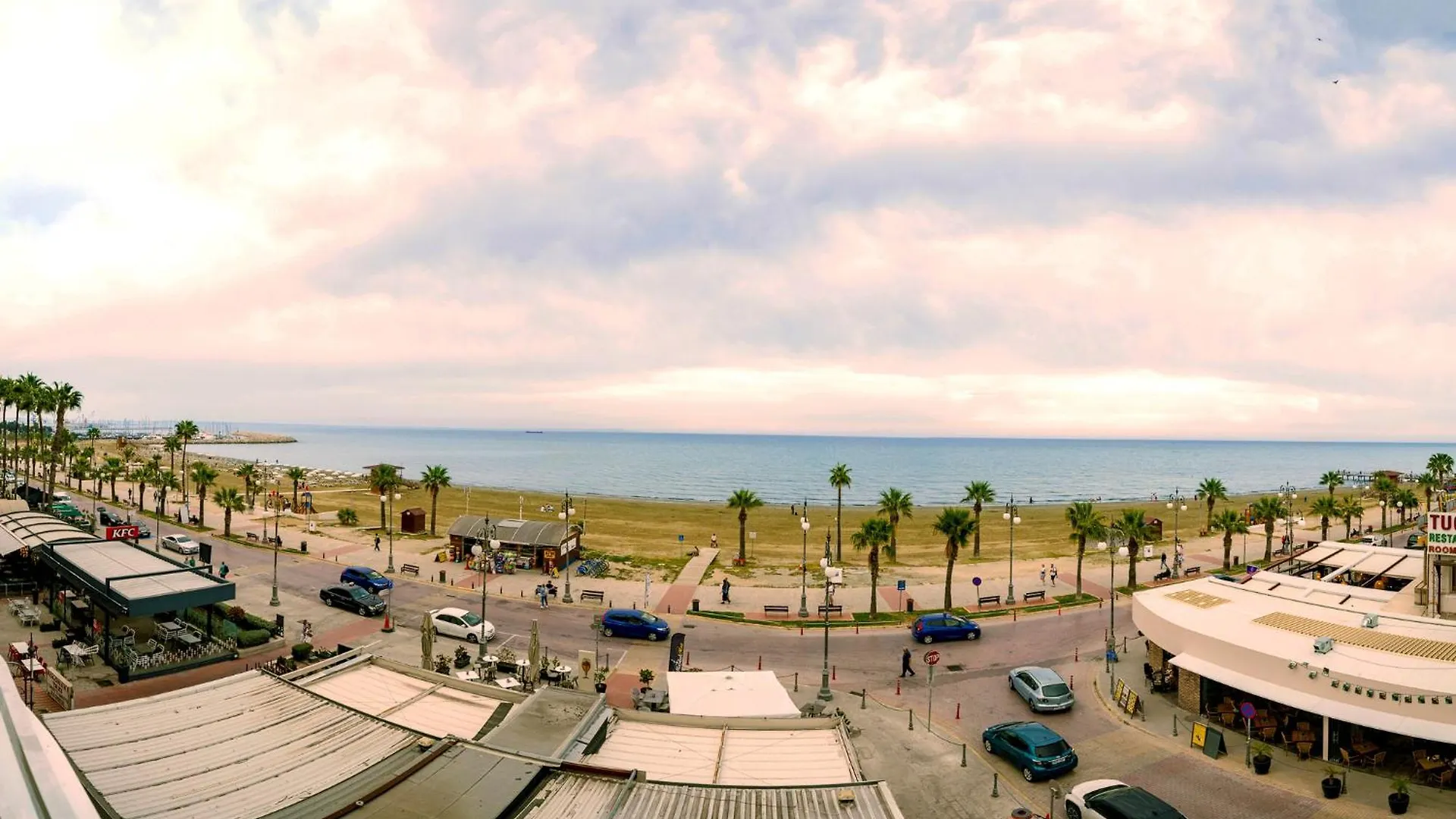 לרנקה Lazuli Sea View Beachfront Ap 21 דירה