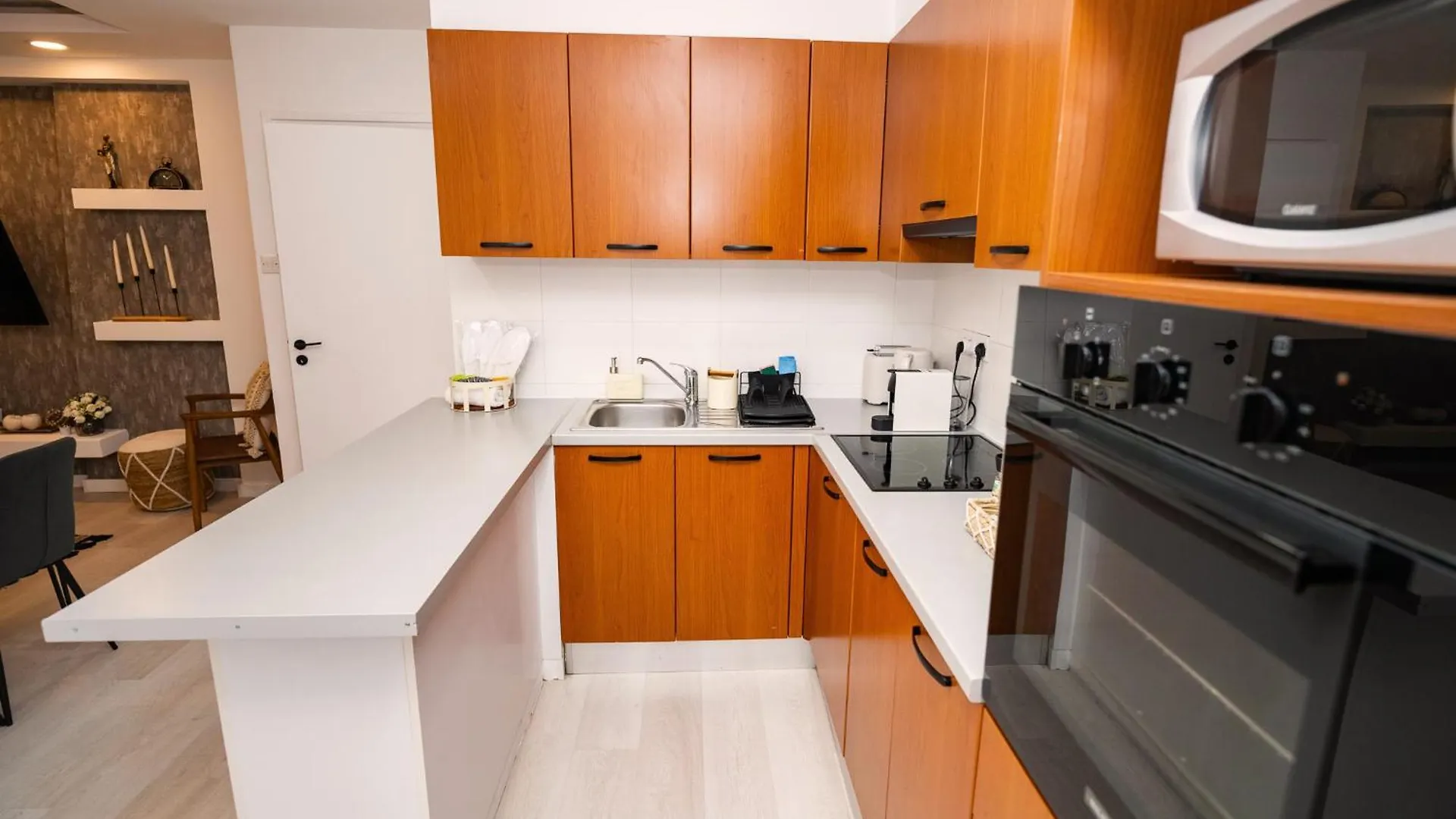 לרנקה Lazuli Sea View Beachfront Ap 21