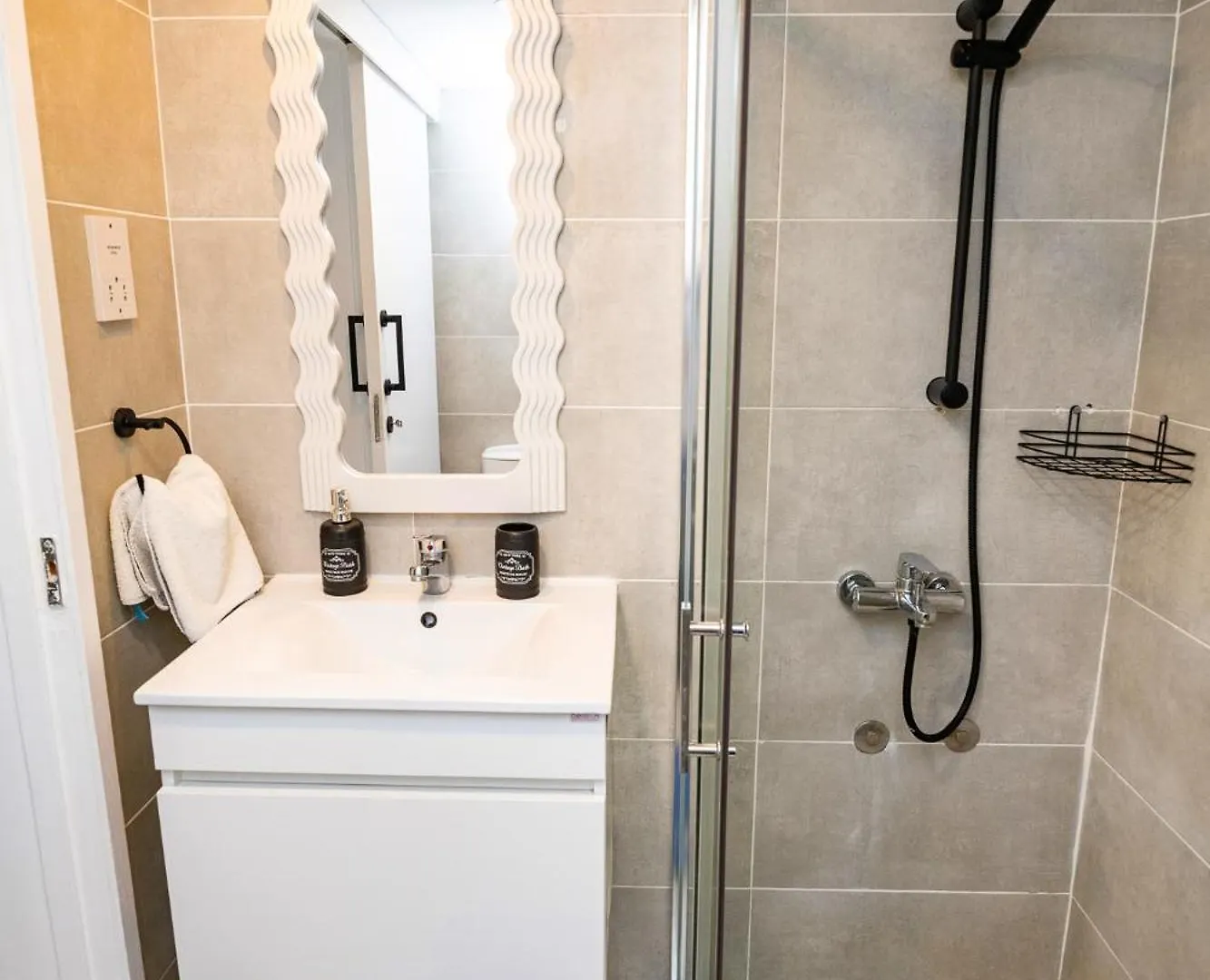 לרנקה Lazuli Sea View Beachfront Ap 21