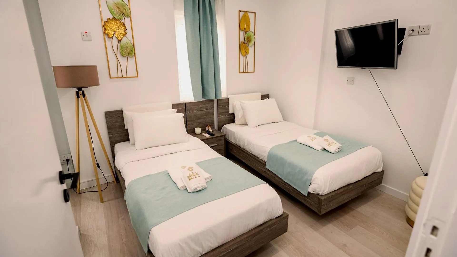 לרנקה Lazuli Sea View Beachfront Ap 21